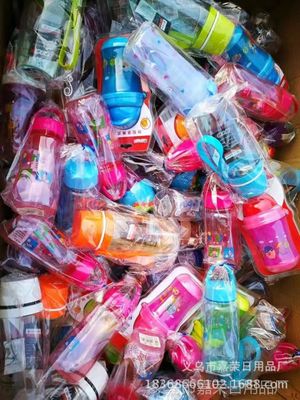 2017爆款地?cái)偺毡?摔不破、帶錄音廣告，5元模式引爆日用品批發(fā)市場